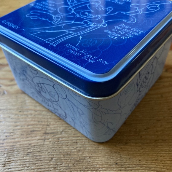 Authentic Disney Watch with Special Edition Tin - Picture 5 of 9